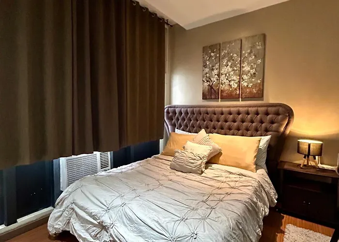 Living - Pool, Balcony, Gym, Fast Wifi *