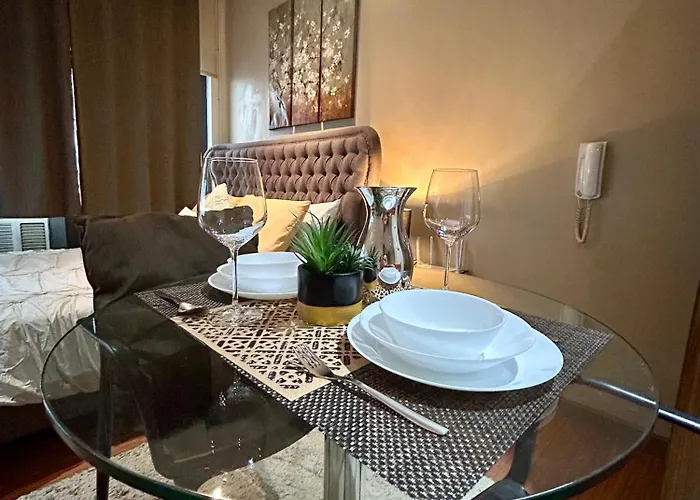 Living - Pool, Balcony, Gym, Fast Wifi Apartment