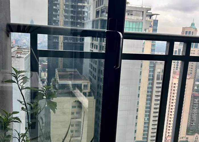 Apartment Living - Pool, Balcony, Gym, Fast Wifi *