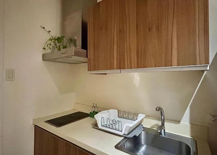 Living - Pool, Balcony, Gym, Fast Wifi Apartment *