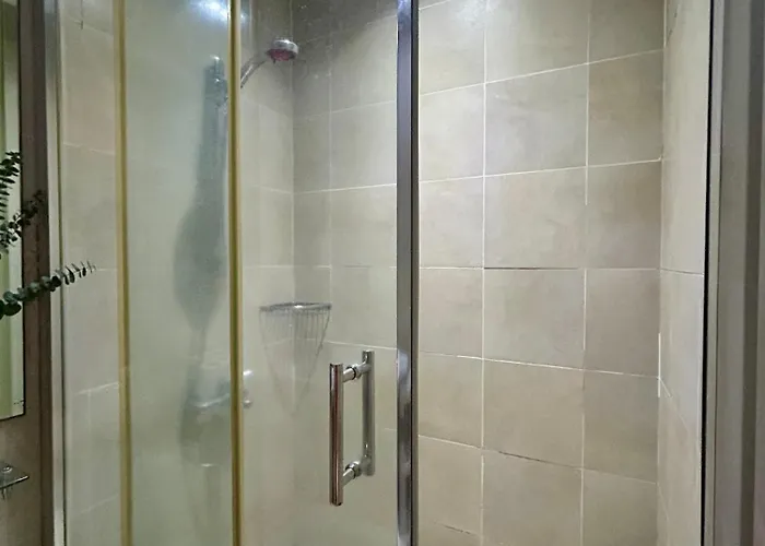 Living - Pool, Balcony, Gym, Fast Wifi * Manila