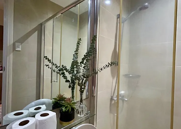 Living - Pool, Balcony, Gym, Fast Wifi Manila