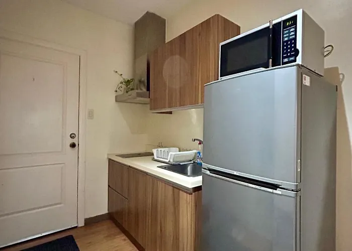 Apartment Living - Pool, Balcony, Gym, Fast Wifi