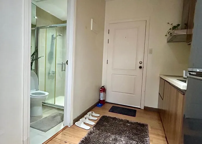 Living - Pool, Balcony, Gym, Fast Wifi Apartment *