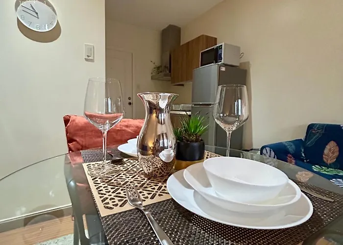 Living - Pool, Balcony, Gym, Fast Wifi