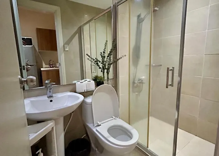 Apartment Living - Pool, Balcony, Gym, Fast Wifi Manila