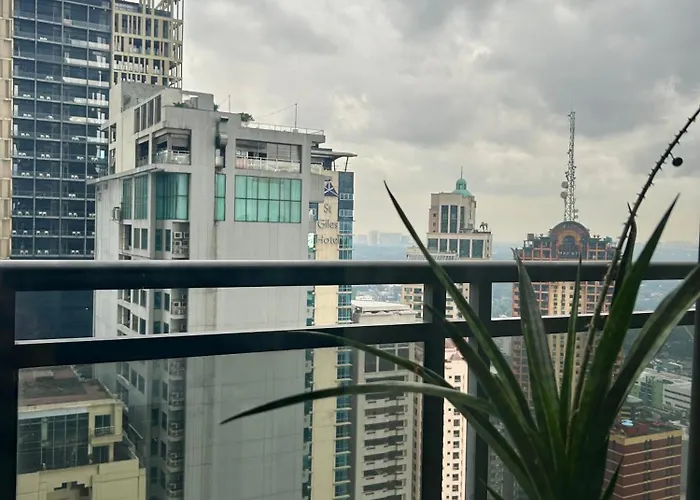 Apartment Living - Pool, Balcony, Gym, Fast Wifi