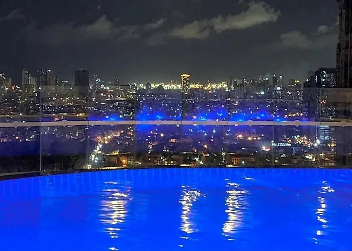 Living - Pool, Balcony, Gym, Fast Wifi Manila