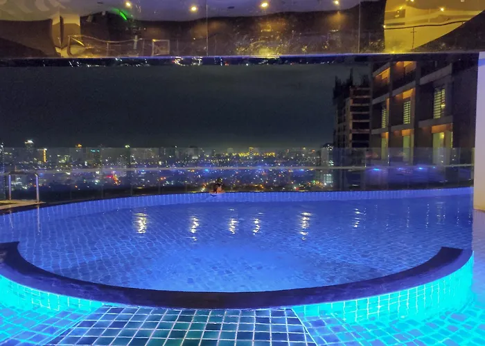Living - Pool, Balcony, Gym, Fast Wifi Apartment Manila