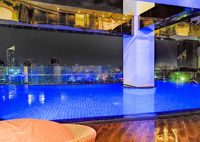 Living - Pool, Balcony, Gym, Fast Wifi Manila