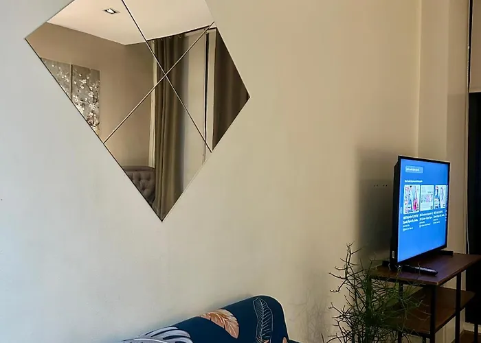 Living - Pool, Balcony, Gym, Fast Wifi Manila