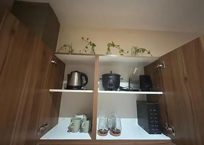 Apartment Living - Pool, Balcony, Gym, Fast Wifi *