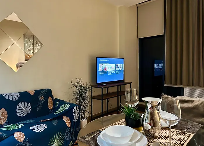 Living - Pool, Balcony, Gym, Fast Wifi Apartment Manila