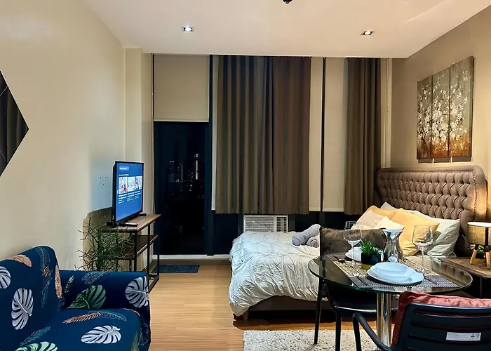 Living - Pool, Balcony, Gym, Fast Wifi Apartment Manila